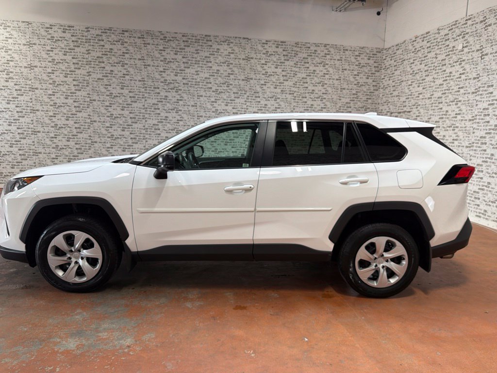Used 2022 Toyota RAV4 LE AWD/4WD image 4