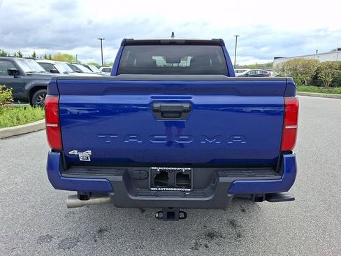 Certified 2025 Toyota Tacoma SR5 AWD/4WD image 5