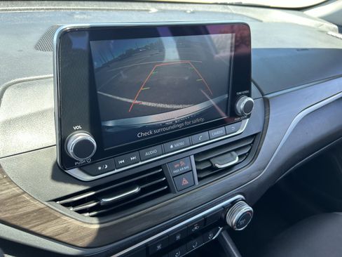 Used 2024 Nissan Altima 2.5 SV FWD image 29