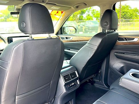 Used 2026 Volkswagen Atlas SE AWD/4WD image 17