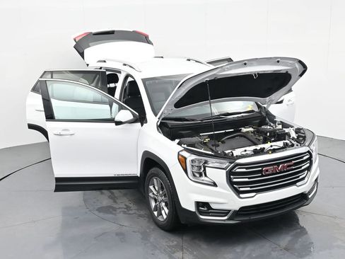 Used 2024 GMC Terrain SLT image 39