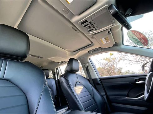 Certified 2024 Toyota Highlander XLE image 14