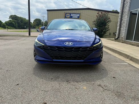 Used 2023 Hyundai Elantra SEL w/ Cargo Package FWD image 3