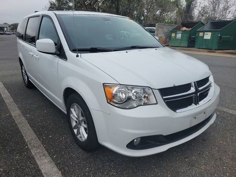 Used 2018 Dodge Grand Caravan SXT image 2