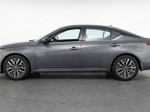Used 2025 Nissan Altima 2.5 SV image 4