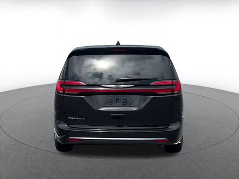 Used 2024 Chrysler Pacifica Touring-L image 12