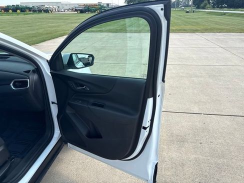 Used 2024 Chevrolet Equinox LT FWD image 22