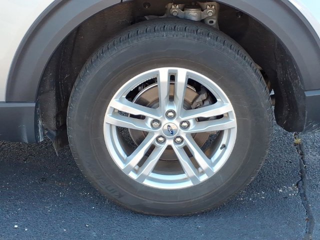 Used 2023 Ford Explorer XLT w/ Equipment Group 202A AWD/4WD image 8