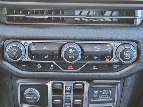 Used 2025 Jeep Gladiator Sport image 18