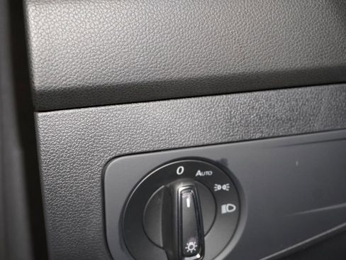 Used 2022 Volkswagen Tiguan SE image 15