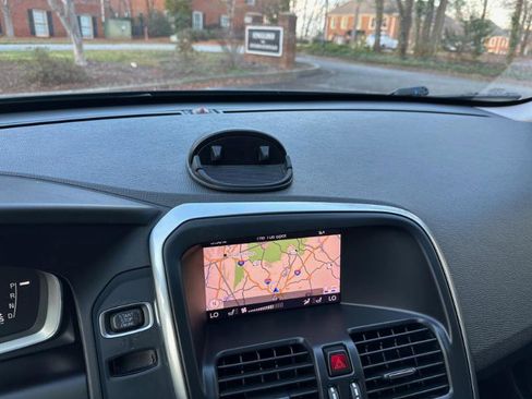 Used 2017 Volvo XC60 T6 Dynamic w/ Preferred Option Package image 29