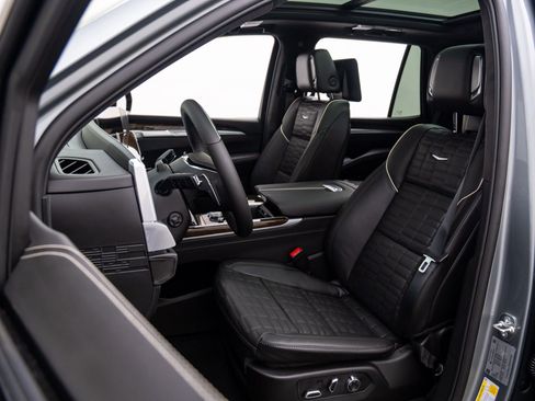 New 2026 Cadillac Escalade Platinum Sport w/ LPO, ONYX Package image 16