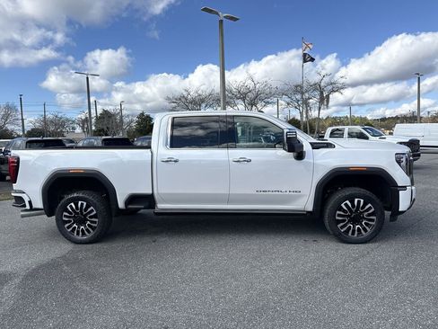 Used 2024 GMC Sierra 2500 Denali Ultimate image 2