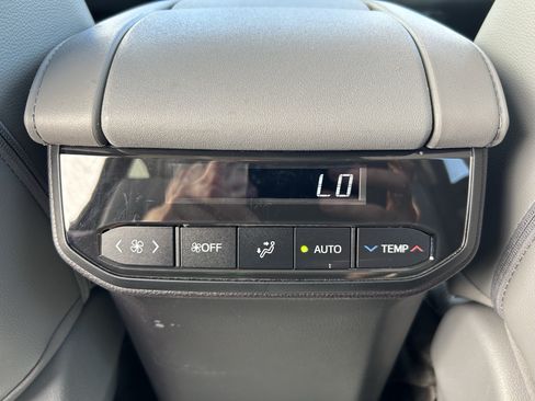 Used 2022 Toyota Highlander XLE AWD/4WD image 20