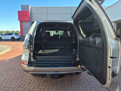 Used 2023 Lexus GX 460 Premium image 11