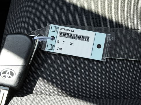 Used 2020 Toyota C-HR LE image 37