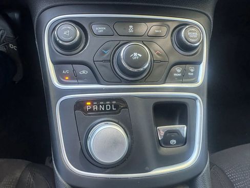 Used 2015 Chrysler 200 Limited image 25