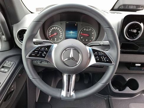 Used 2025 Mercedes-Benz Sprinter 2500 image 17