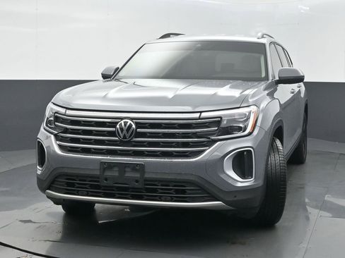 Used 2025 Volkswagen Atlas SE image 3