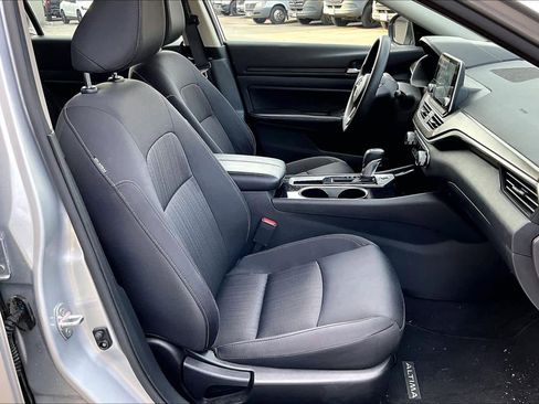Used 2024 Nissan Altima 2.5 SV image 9
