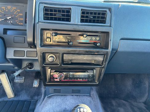 Used 1987 Nissan Pickup 2WD King Cab image 14