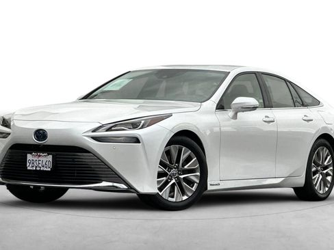 Used 2022 Toyota Mirai XLE image 2