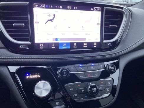 New 2026 Chrysler Pacifica Select image 10