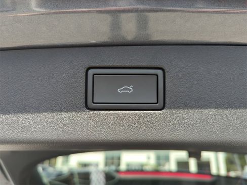 New 2026 Volkswagen Tiguan SE R-Line image 17