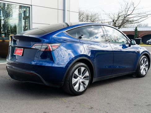 Used 2022 Tesla Model Y Long Range image 6