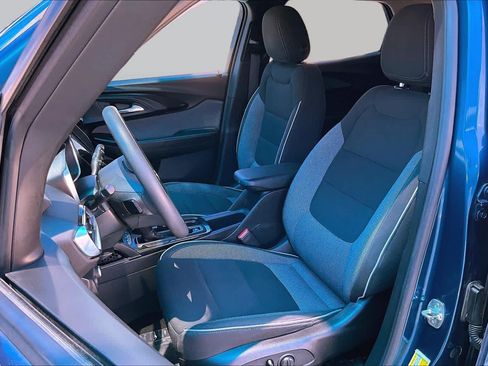 Used 2021 Chevrolet TrailBlazer LT w/ Convenience Package FWD image 8