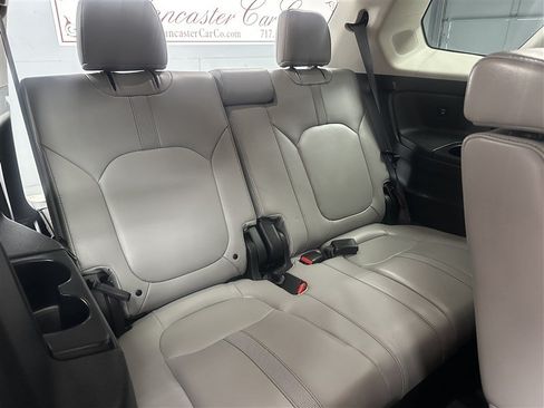 Used 2025 Honda Pilot Touring image 8