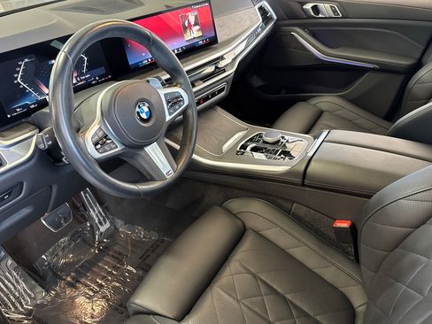 Used 2025 BMW X5 xDrive40i w/ M Sport Package AWD/4WD image 4