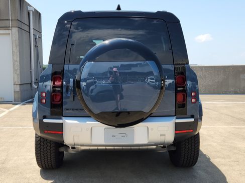 New 2025 Land Rover Defender 110 S image 7