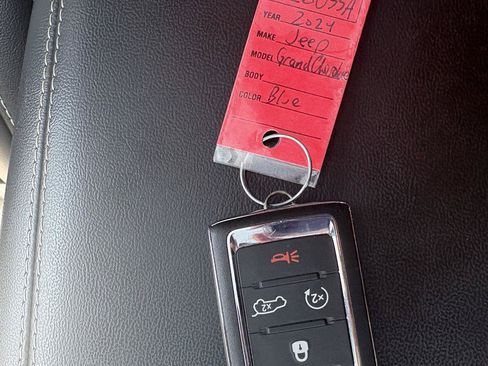 Used 2024 Jeep Grand Cherokee Limited AWD/4WD image 28