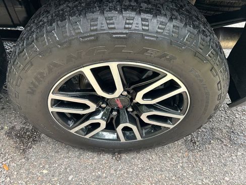 Used 2021 GMC Sierra 1500 AT4 AWD/4WD image 9