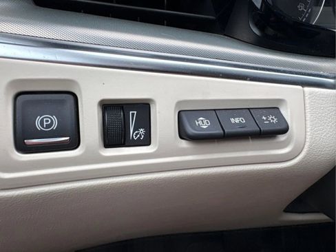Used 2023 Cadillac XT5 Premium Luxury w/ Technology Package FWD image 20