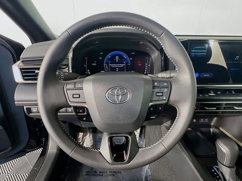 Used 2025 Toyota Camry SE image 15