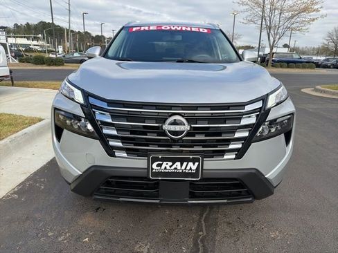 Used 2024 Nissan Rogue SV w/ SV Premium Package image 2