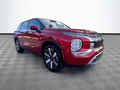 New 2025 Mitsubishi Outlander SE image 3