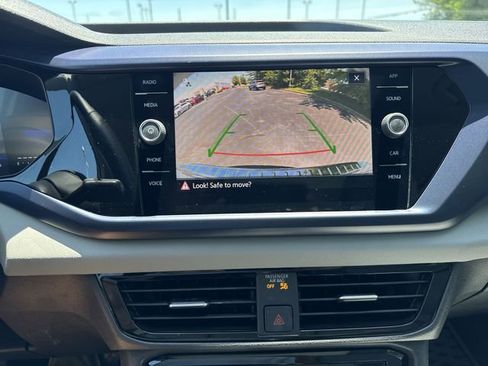 Used 2023 Volkswagen Taos SE w/ Panoramic Sunroof Package FWD image 23