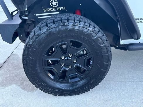 Certified 2016 Jeep Wrangler Unlimited Sport image 34