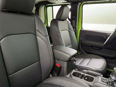 New 2025 Jeep Gladiator Sport image 18