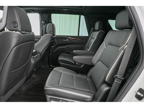 Used 2023 Cadillac Escalade Premium Luxury image 27