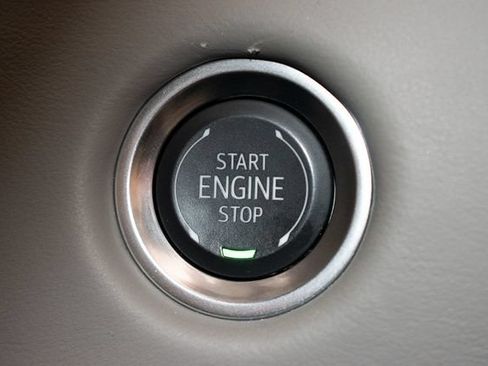 Used 2025 Cadillac Escalade ESV Sport Platinum w/ LPO, Floor Liner Package AWD/4WD image 30