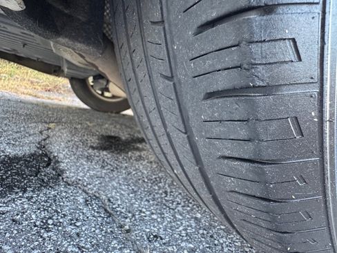 Used 2017 Chrysler Pacifica LX image 39