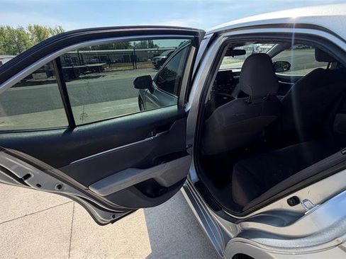 Used 2022 Toyota Camry LE w/ Carpet Mat Package (TMS) FWD image 13