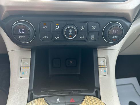 Used 2019 GMC Acadia Denali w/ Technology Package AWD/4WD image 18