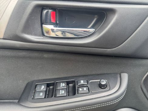 Used 2017 Subaru Outback 2.5i Premium image 18