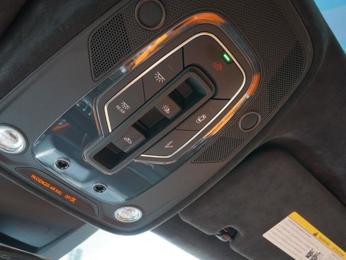 Used 2022 Lamborghini Urus image 34