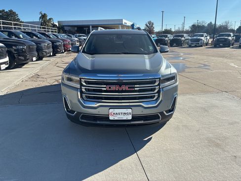 Used 2023 GMC Acadia SLT w/ LPO, Floor Liner Package image 10